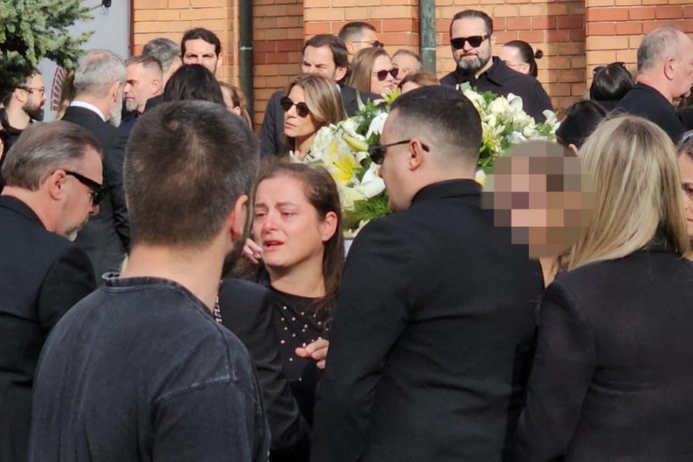 Dana i Danijela Karić