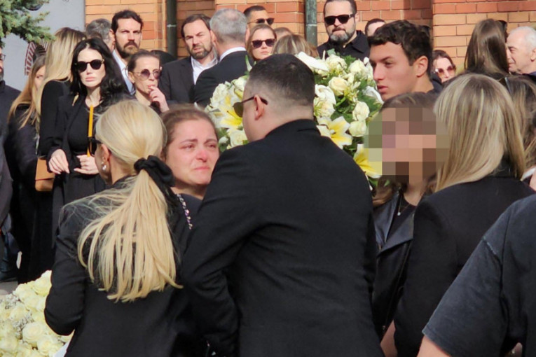 Dana i Danijela Karić