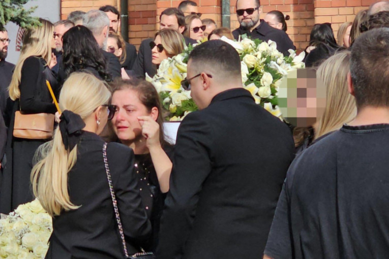 Dana i Danijela Karić