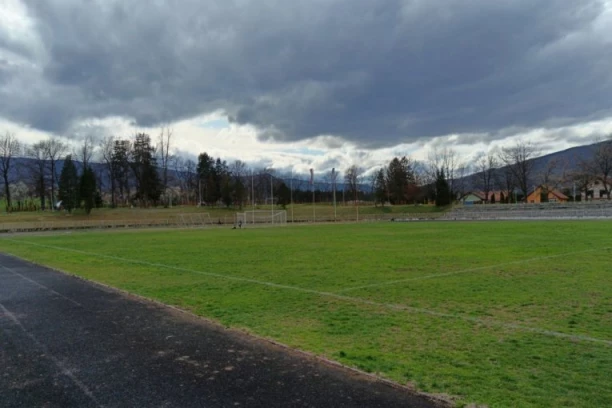 DIVLJAČKA TUČA NA UTAKMICI: Otac napao golmana (13), JEZIVE scene obišle društvene mreže! (VIDEO)