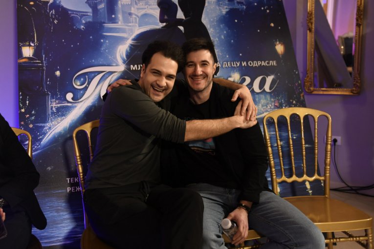 Ekipa mjuzika "Pepeljuga"