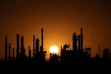 VLADA PO HITNOM POSTUPKU PODNELA PREDLOG ZAKONA O ENERGETICI  Zakonom predviđene novčane kazne za nepostupanje