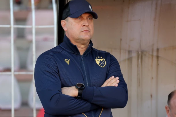 MILOJEVIĆ ŠOKIRAO ZVEZDAŠE! Poznato ZAŠTO JE IZVEO Olajinku u PRVOM POLUVREMENU!