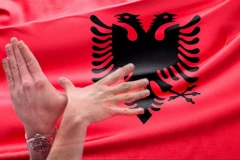 SKANDAL NA TELEVIZIJI: Emitovana dečja pesma koja slavi "VELIKU ALBANIJU"! Evo šta će se desiti sa GLAVNOM UREDNICOM programa