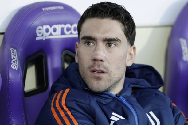 VLAHOVIĆU, TI SI JEDINI SLOVEN KOJI TO NE UME: Novi red uvreda za Srbina, a to nije zaslužio