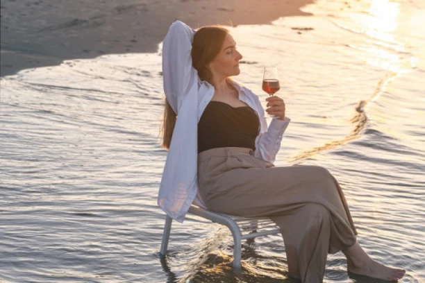 GRCI VEĆ POČELI DA DERU SRPSKE TURISTE: Od novih ceni ležaljki neće vam biti dobro, naši ljudi već BIRAJU OVU ISPLATIVIJU VARIJANTU