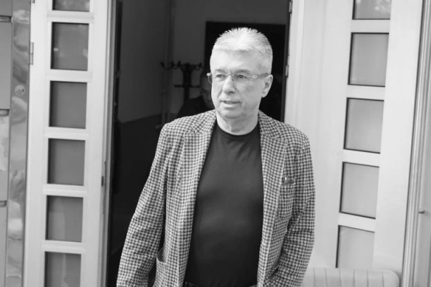 POTRESNA SCENA NA GRANDU PRED POČETAK SNIMANJA! Umrlica Saše Popovića visi na vratima, a OVAJ prizor razara dušu! (VIDEO)