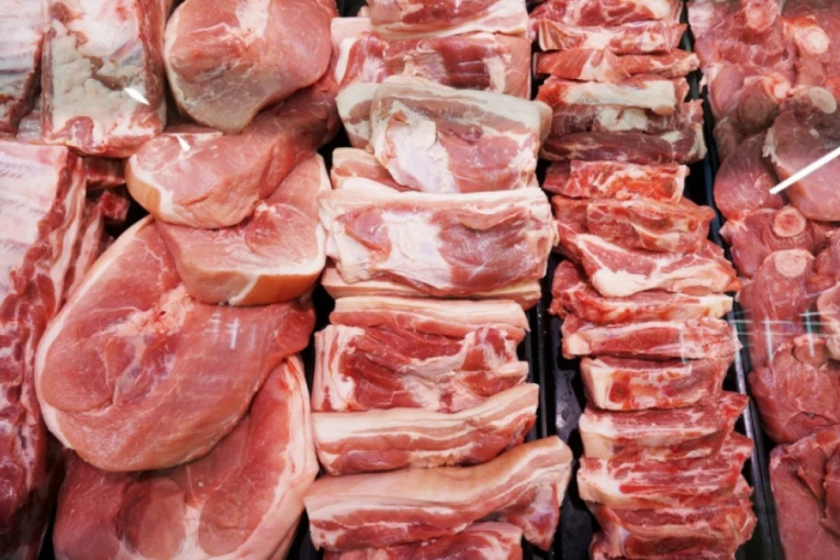 MESO PRALI VARIKINOM, SEKLI TRULE DELOVE! Povučeno 230 kilograma kvarljive hrane, inspekcija zatekla jeziv prizor