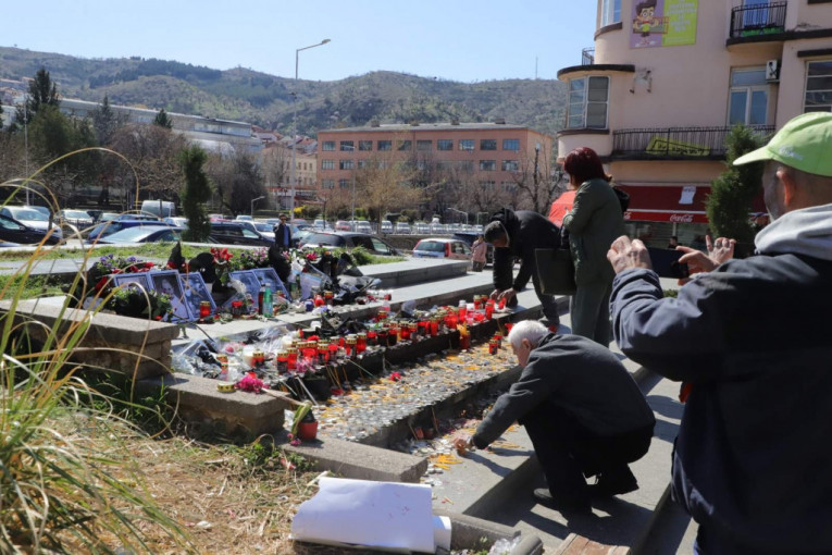 Grupa "DNK" članovi slike Štip Aleksandar Efremov Filip Stevanovski