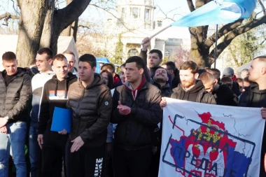 ODRŽAN SASTANAK SA DEKANSKIM KOLEGIJUMOM EKONOMSKOG FAKULTETA! Studenti koji žele da uče: Obrazovanje će pobediti!