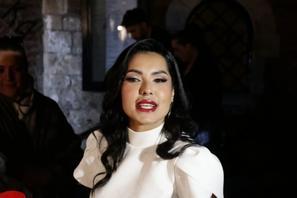 POZNATO GDE SE NALAZE TANJA SAVIĆ I NJENA DECA! Pevačica nakon problema NAPUSTILA SRBIJU - koncerti otkazani do daljeg!