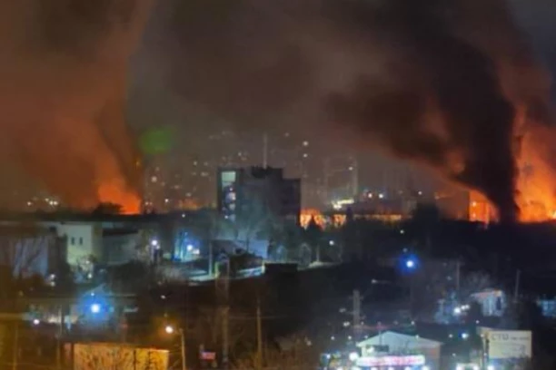 NAPADNUTI HARKOV I ODESA: Poginuli žena i dete, dron pogodio STAMBENU ZGRADU, izbio POŽAR! (FOTO, VIDEO)