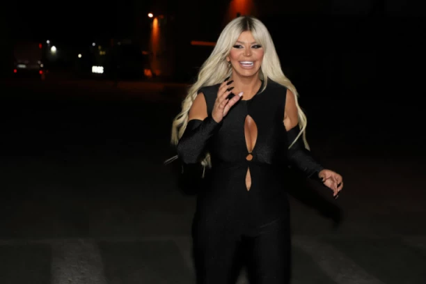 KORAK BLIŽE ŠESTOJ DECENIJI, a izgleda kao BOMBA! Veliko slavlje u domu Dare Bubamare!