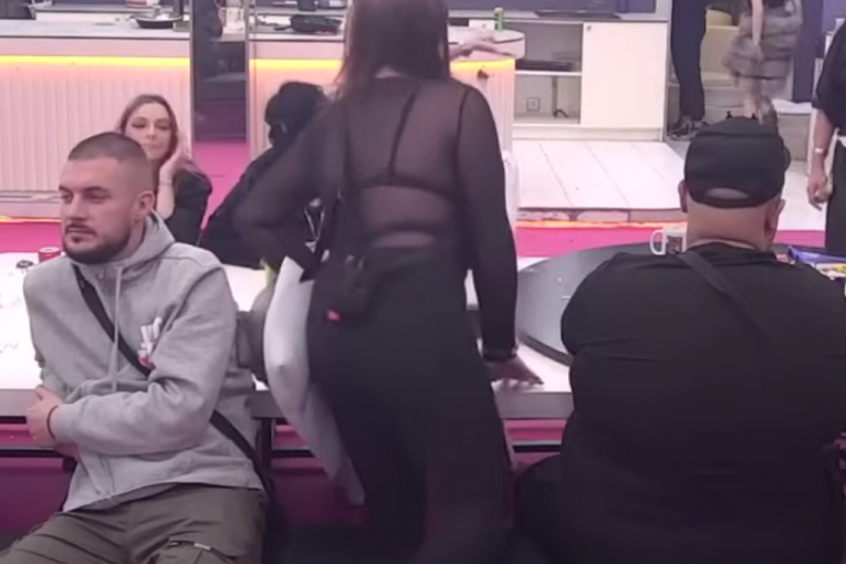 Ani Nikolić preminuo otac Rade Vasić