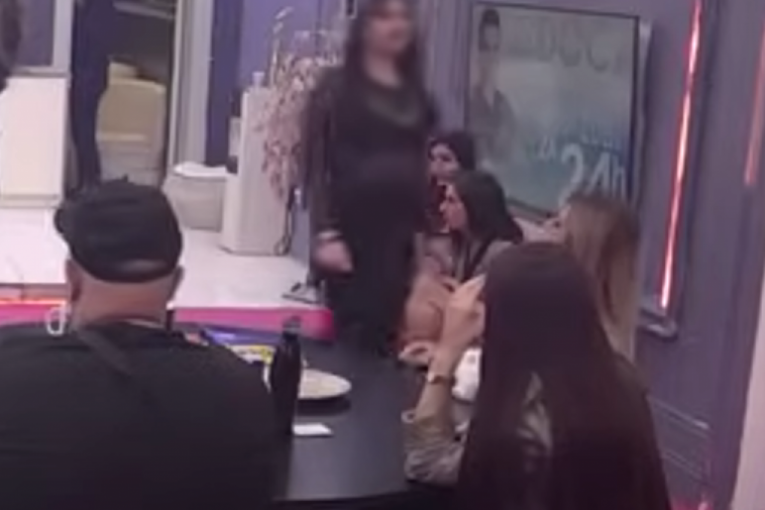 Ani Nikolić preminuo otac Rade Vasić