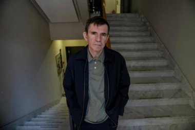 ISPLIVAO NOVI SNIMAK SLAVKA ŠTIMCA! Glumac uhvaćen šta radi na pauzi u pozorištu! (VIDEO)