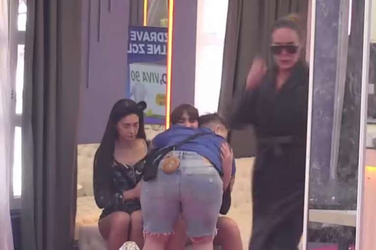 Ani Nikolić preminuo otac Rade Vasić