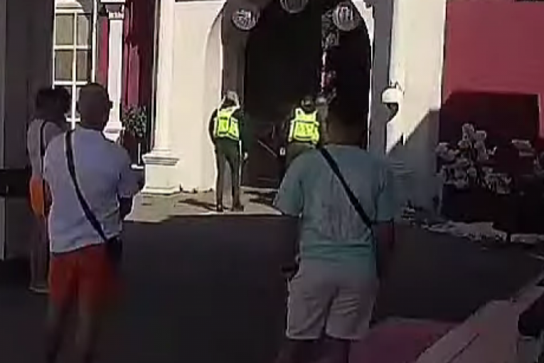 Ani Nikolić preminuo otac Rade Vasić