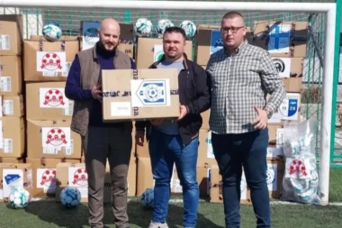 DIVAN GEST GRADA: Podeljena nova sportska oprema svim klubovima!