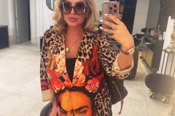 SVI SE PITAJU ŠTA JE SA LICEM DEE ĐURĐEVIĆ?! Najnovija slika voditeljke otkriva ISTINU!