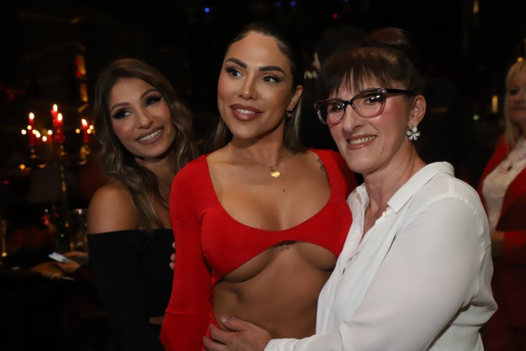 Ovo je majka Sandre Afrike