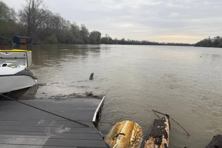 DRAMA U OVOM DELU SRBIJE! IZLILE SE DVE REKE, VODOSTAJ RASTE IZ SATA U SAT! Potopljeni putevi i mostovi, domaćinstva odsečena! IZDAT HITAN APEL GRAĐANIMA!