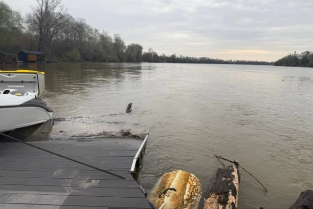 DRAMA U OVOM DELU SRBIJE! IZLILE SE DVE REKE, VODOSTAJ RASTE IZ SATA U SAT! Potopljeni putevi i mostovi, domaćinstva odsečena! IZDAT HITAN APEL GRAĐANIMA!