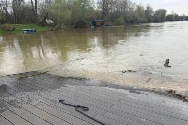 DRAMA KOD ŠAPCA, SAVA RASTE DVA CENTIMETRA SVAKOG SATA! Uvedena vanredna odbrana prvi put od poplava 2014. godine!