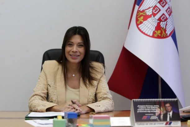 "NASTAVIĆE BORBU ZA MIR I DALJI NAPREDAK SRBIJE": Irena Vujović čestitala mandataru Đuri Macutu
