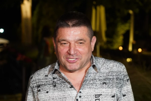 UMRO JE, NIJE STIGAO DA JE OTPEVA! Baja Mali Knindža OVAJ HIT NAMENIO NJEMU: "Bolest je bila brža..."