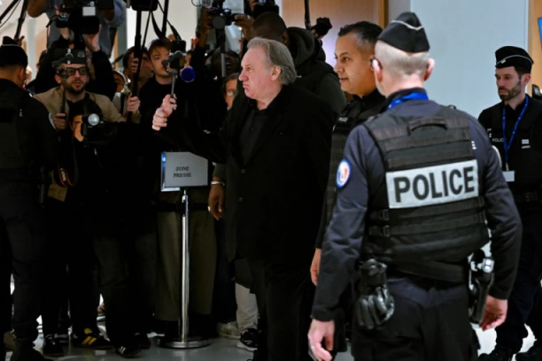 ŽERARU DEPARDJEU PRETI ROBIJA! Glumac počeo svoje svedočenje na suđenju za napastvovanje žena!