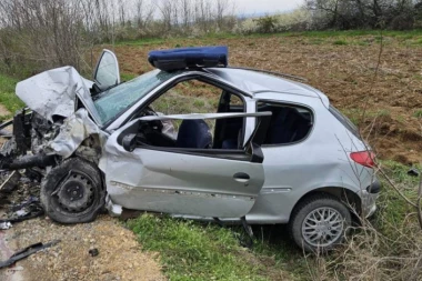 TREBINJE ZAVIJENO U CRNO: Teška nesreća na putu, poginuo vozač! Dvoje putnika u teškom stanju