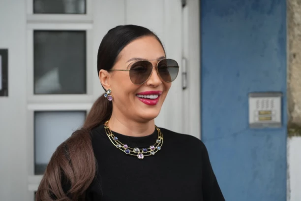 GOLIM ZUBIMA JOJ KIDA KORSET SA TELA! Procurio Cecin ŠOK SNIMAK iz bekstejdža  - OVO GLEDATE NA SOPSTVENU ODGOVORNOST!