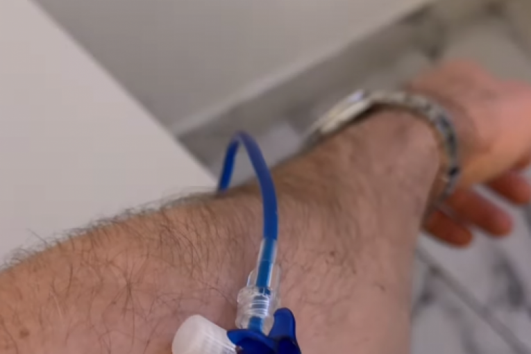 Bojan Grujić priključen na infuziju