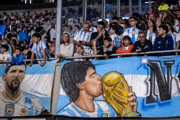 ZA PRSA ISPRED BRAZILA: Argentina deklasirala ljutog rivala - navijačica domaćih golim grudima proslavila trijumf! (VIDEO)