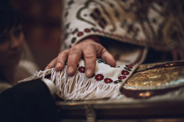 KAKO ISPOVEDITI GREH BLUDA: Sveštenik upozorava da bi trebalo izbeći dve greške