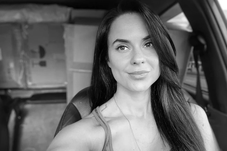 POGINULA LEPA ANA! Poznata novinarka došla da uradi intervju, a onda je iznenada EKSPLODIRALA MINA (FOTO)