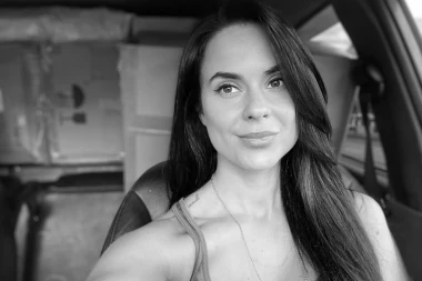 POGINULA LEPA ANA! Poznata novinarka došla da uradi intervju, a onda je iznenada EKSPLODIRALA MINA (FOTO)