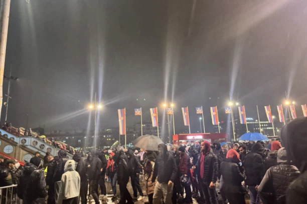 DELIJE JAČE OD KIŠE: Janisova četa imaće večeras iza sebe grotlo Arene (VIDEO, FOTO)