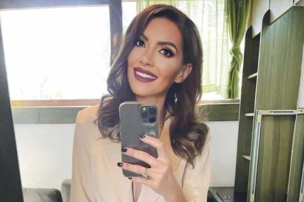 OD VRELIH KADROVA VODITELJKE RTS KRENUĆE VAM VODA NA USTA! Kažu da Jelena ima pravu prirodnu LEPOTU, na malim ekranima joj nema ravne (FOTO)