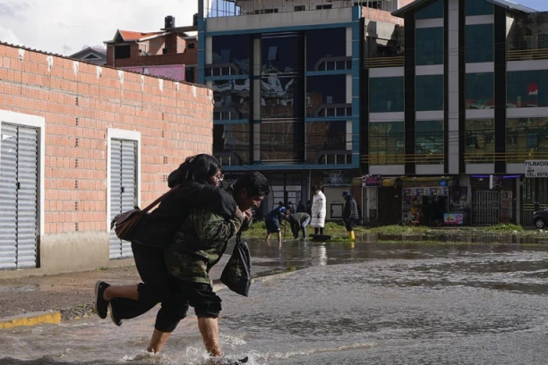 PREDSEDNIK PROGLASIO VANREDNU SITUACIJU: Preko 50 mrtvih i 100.000 raseljenih zbog RAZORNIH POPLAVA U BOLIVIJI