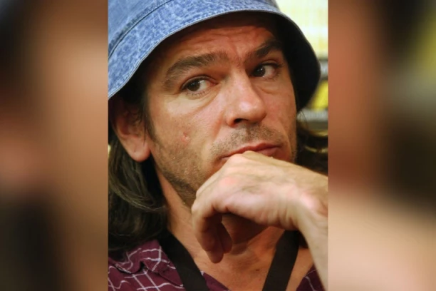 OZBILJNO NARUŠENO ZDRAVLJE GLUMCA IZ "LUD, ZBUNJEN, NORMALAN"! Povukao se iz javnosti, imao tri operacije!