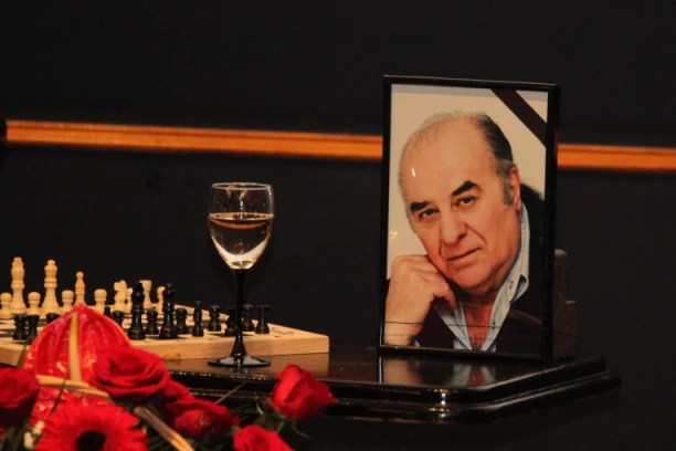 UMESTO SLAVLJA, TUGA U DOMU NAŠE PEVAČICE: Potresnim rečima se obratila POKOJNOM ocu! (FOTO)