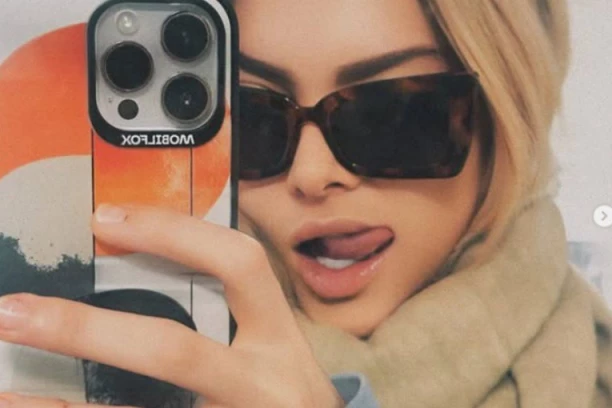 TOKOM PROCESA RAZVODA PONOSNO PREDSTAVILA NOVOG DEČKA: Poznata influenserka napravila totalnu pometnju zajedničkom fotografijom!