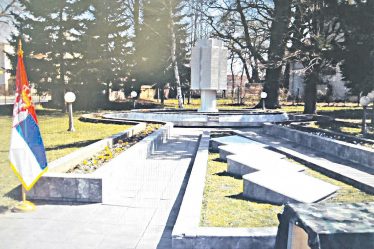 Spomenik poginulim pripadnicima 125. mtbr i spomen-soba u Kruševcu