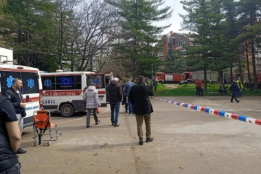 SAZNAJEMO! NASTRADAO ČOVEK KOJI JE BIO ZAGLAVLJEN U POŽARU U NIŠU! Stanare evakuisali dizalicom! (FOTO+VIDEO)