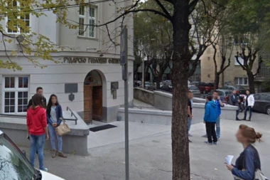 SKANDALOZNE NABAVKE BLOKADERA! Studenti kupuju BROJAČ PARA, ali ne kupuju sef da bi PRIVILEGOVANI MOGLI DA KRADUCKAJU! (FOTO)