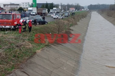 "VEĆ JE MRTAV, REKAO SAM DA GA PUSTE!" Bujica nosi ljude, STRAŠNE POPLAVE razaraju BiH, ovo su jezivi prizori! (VIDEO)
