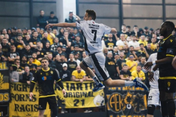 NEVIĐENI SKANDAL! Grčki navijači pljuvali i polivali rukometaše Partizana AdmiralBet! (VIDEO)