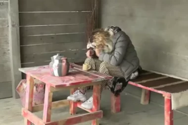 SRCEPARAJUĆE! POTRESNE SCENE NA IMANJU - urlici odzvanjaju Šimanovcima, a ona ne može da se sastavi od JAUKA! (GALERIJA)